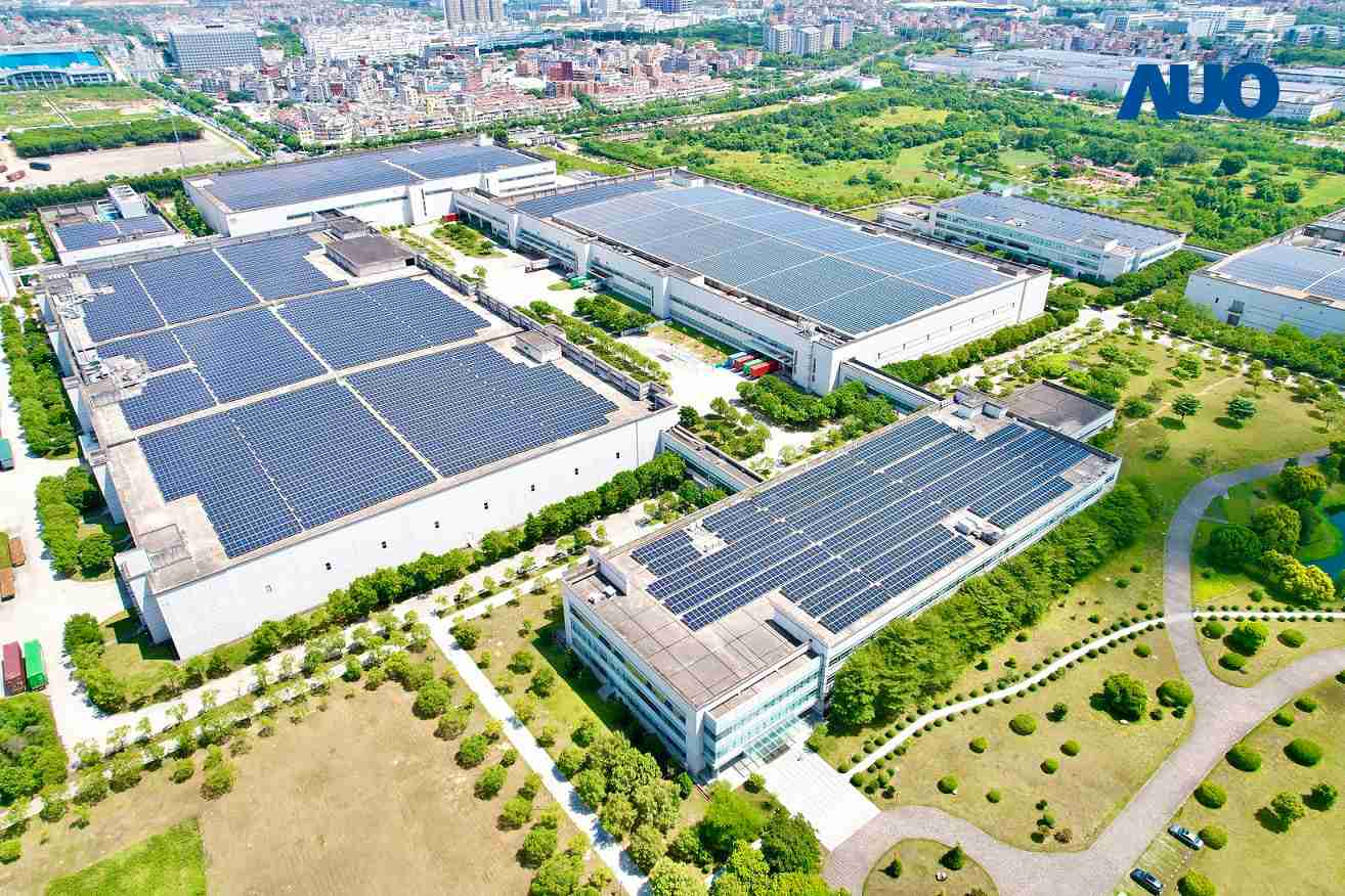 z6mg·人生就是博厦门推动智能制造同时，，，，透过绿电创能纵深推进绿色转型，，，厂区全屋顶铺设太阳能光伏板，，每年太阳能发电 2,600多万度